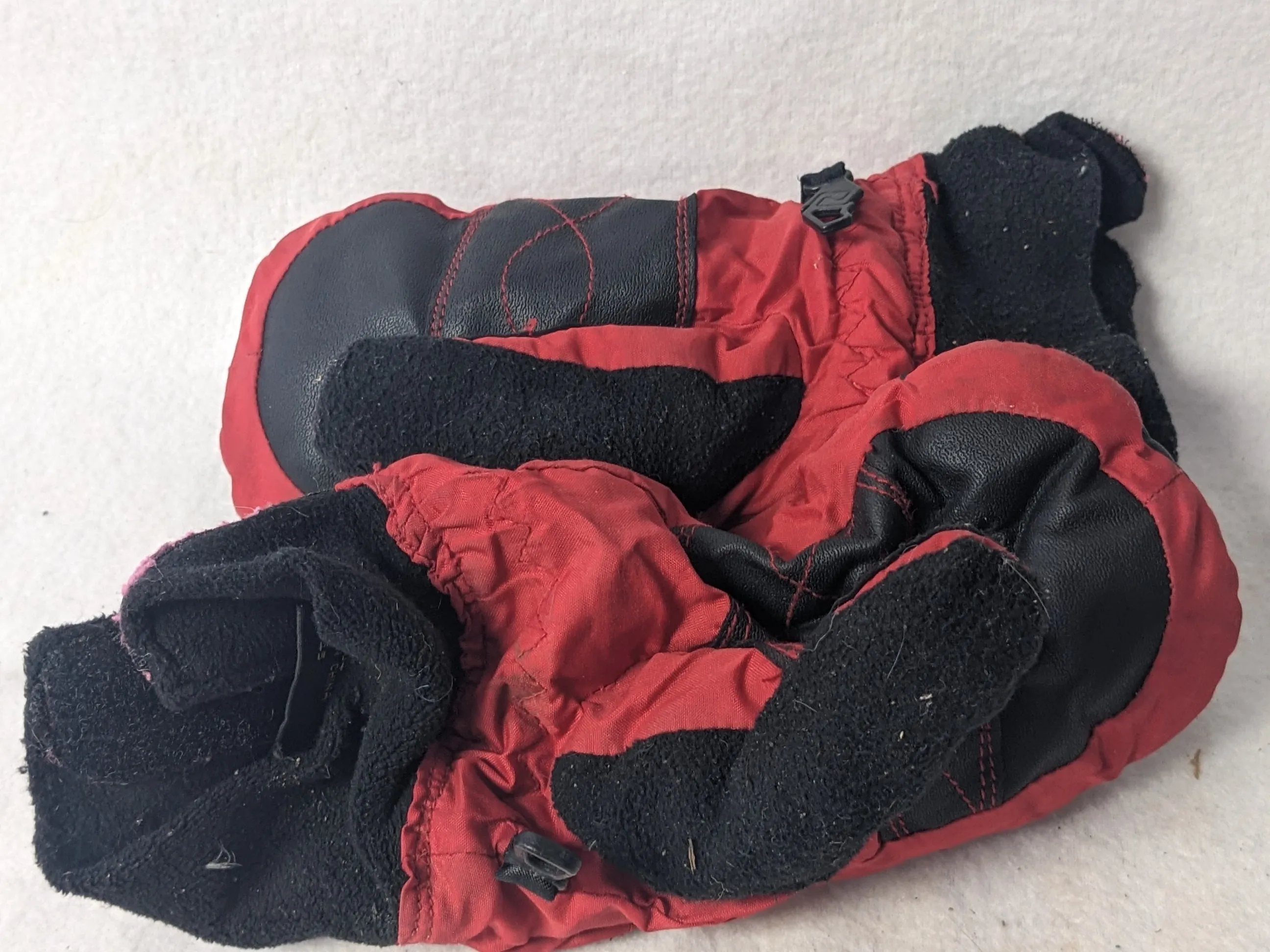 Kombi Youth Winter Mittens Size Youth Medium Color Red Condition Used