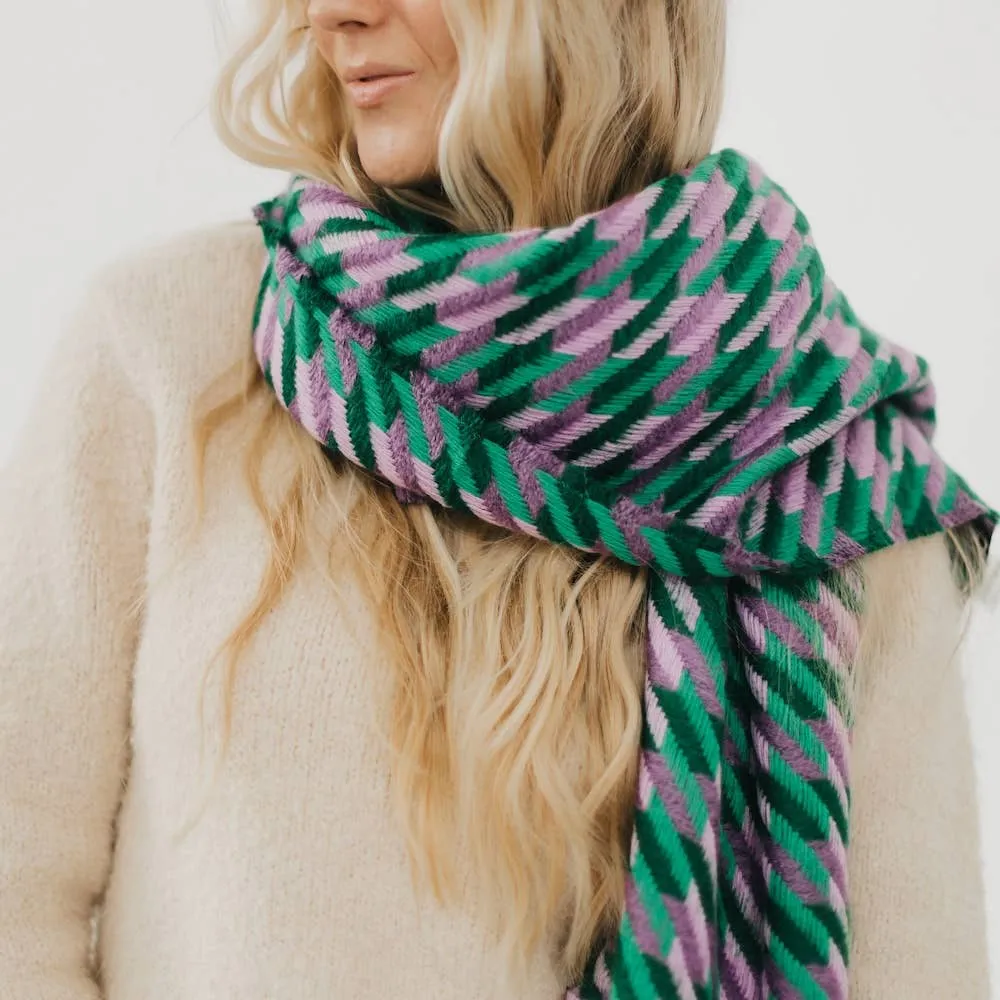 Pretty Simple | Cold Morning Houndstooth Scarf: Green